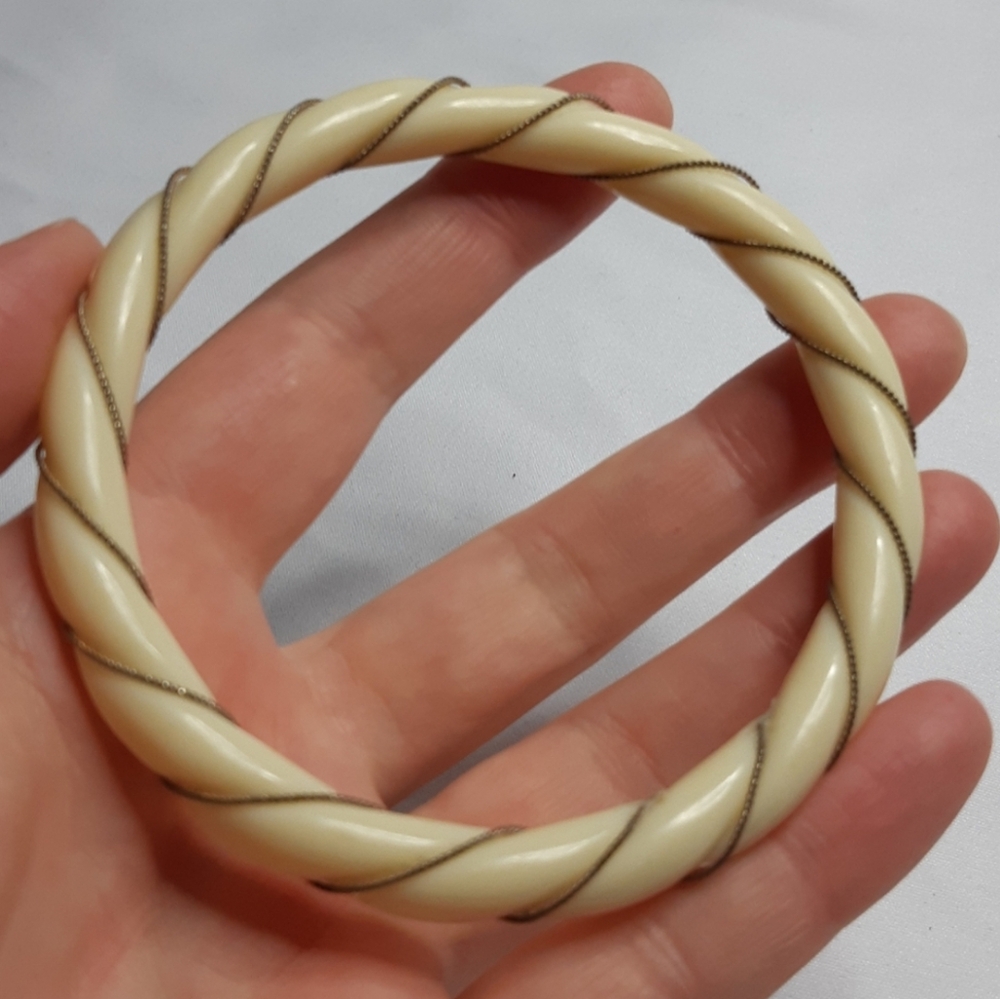 Ivory Bangle Bracelet - Picture 3 of 6